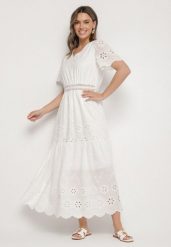 Biała Bawełniana Sukienka Boho o Rozkloszowanym Kroju Zdobiona Haftem Efrissea. Białe sukienki damskie Born2be, z aplikacjami, z bawełny, boho, bez ramiączek. W wyprzedaży za 110.49 zł.