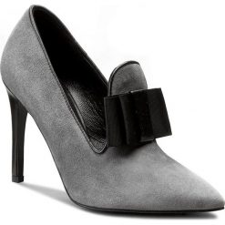 Szpilki SOLO FEMME - 34262-53-E37/E45-04-00 Szary/Czarny. Szare szpilki damskie Solo Femme, z aplikacjami, z materiału, bez obcasa, na obcasie, bez zapięcia. W wyprzedaży za 179.00 zł.