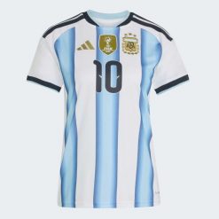 Koszulka domowa Argentyna 26 Messi. Białe bluzki damskie Adidas, bez wzorów, sportowe, bez kołnierzyka, bez ramiączek. Za 529.00 zł.