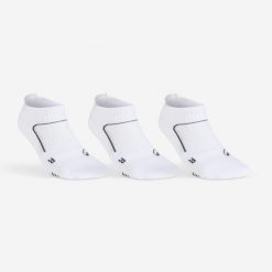 Skarpety sportowe tenis RS 900 Lowedge niskie 3 pary. Białe skarpetki damskie Decathlon, bez wzorów, z bawełny. Za 54.99 zł.