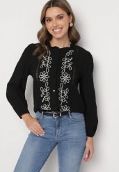 Czarna Koszula z Bawełną i Wiskozą Ozdobiona Haftem Nalaviris. Czarne koszule damskie Born2be, l, z aplikacjami, z bawełny, eleganckie, bez kołnierzyka, bez ramiączek. Za 99.99 zł.
