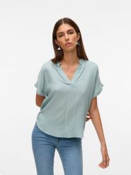 Vero Moda Bluzka w kolorze błękitnym rozmiar: S. Niebieskie bluzki damskie Vero Moda, s, bez wzorów, bez kołnierzyka, bez ramiączek. Za 43.99 zł.