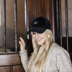 Aksamitna czapka Kentucky. Czarne czapki damskie KENTUCKY HORSEWEAR, bez wzorów. Za 195.00 zł.