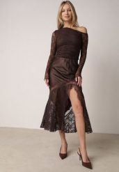 Brązowa Spódnica z Satyny z Koronką i Rozcięciem na Nogę Doritana. Brązowe spódnice damskie Born2be, na imprezę, l, bez wzorów, z koronki, eleganckie, midi. Za 149.99 zł.