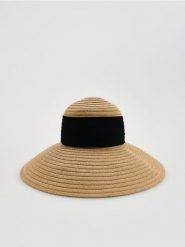 Kapelusz z ozdobną kokardą - kremowy. Białe kapelusze damskie Reserved, bez wzorów. Za 119.99 zł.