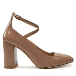 Czółenka Stuart Weitzman. Brązowe czółenka damskie Stuart Weitzman, bez wzorów, bez obcasa. Za 1,099.00 zł.