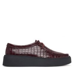 Półbuty Clarks. Czerwone półbuty damskie Clarks, bez wzorów, bez obcasa, na płaskiej podeszwie, bez zapięcia. Za 569.99 zł.