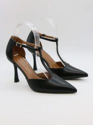 Bellucci Czółenka w kolorze czarnym z paskiem rozmiar: 37. Czarne czółenka damskie Bellucci, bez wzorów, bez obcasa, na szpilce. Za 114.17 zł.