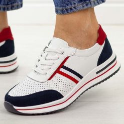 Biało granatowe skórzane półbuty damskie Jezzi 8467. Białe półbuty damskie Jezzi, na jesień, bez wzorów, z jeansu, z okrągłym noskiem, bez obcasa, na płaskiej podeszwie, bez zapięcia. Za 239.00 zł.