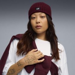 Prążkowana czapka beanie Essentials PUMA. Czerwone czapki damskie Puma, bez wzorów, prążkowane. Za 79.00 zł.