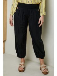 Curvy Lady Spodnie w kolorze czarnym rozmiar: 48/50. Czarne spodnie materiałowe damskie Curvy Lady, bez wzorów, z materiału. Za 140.53 zł.