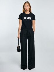 BIG STAR Koszulka w kolorze czarnym rozmiar: S. Czarne koszulki damskie Big Star, s, bez wzorów, z bawełny, bez kołnierzyka, bez ramiączek. Za 32.99 zł.