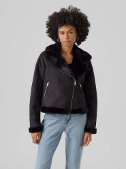 Vero Moda Kurtka "Peggy" w kolorze czarnym ze skóry syntetycznej rozmiar: XL. Czarne kurtki damskie Vero Moda, xl, bez wzorów, z futra, bez kaptura. Za 88.02 zł.