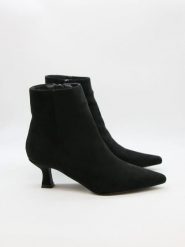 Bellucci Botki w kolorze czarnym rozmiar: 37. Czarne botki damskie Bellucci, eleganckie, bez obcasa, na szpilce, bez zapięcia. Za 189.95 zł.