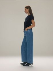 Jeansy wide leg - niebieski. Niebieskie jeansy damskie Reserved. W wyprzedaży za 119.99 zł.