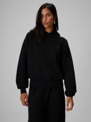 4F Bluza dresowa regular z kapturem damska - czarna L. Czarne bluzy damskie 4F, l, bez wzorów, z dresówki, z kapturem. Za 169.99 zł.