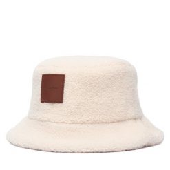 Kapelusz Calvin Klein. Białe kapelusze damskie Calvin Klein, bez wzorów. Za 189.99 zł.