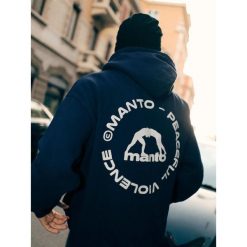 MANTO bluza z kapturem LABEL 25 OVERSIZE granatowa. Niebieskie bluzy damskie MANTO, bez wzorów, z kapturem. Za 299.00 zł.