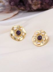 L'Atelier de Gaia Pozłacane kolczyki-wkrętki z kamieniami szlachetnymi i perłami rozmiar: onesize. Różowe kolczyki damskie L'Atelier de Gaia, z ametystem, pozłacane. Za 65.54 zł.