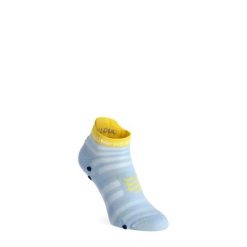 Skarpety do biegania Compressport Pro Racing Socks v4.0 UL Run Low. Niebieskie skarpetki damskie Compressport, bez wzorów. Za 69.99 zł.