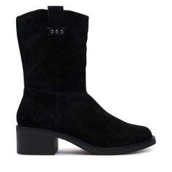 Botki Clarks. Czarne botki damskie Clarks, bez obcasa, na płaskiej podeszwie, bez zapięcia. Za 479.99 zł.