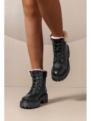 C'M Botki w kolorze czarnym rozmiar: 41. Czarne botki damskie C'M, bez obcasa, bez zapięcia. Za 152.99 zł.