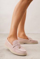 Różowe Mokasyny z Imitacji Zamszu z Ozdobnym Przeszyciem i Zawieszką Veleyra. Czerwone mokasyny damskie Born2be, z jeansu, bez obcasa. Za 99.99 zł.