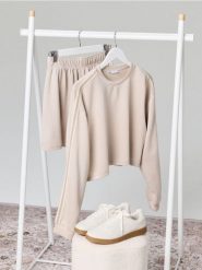 Bluza z dekoracyjnymi lampasami soft touch - beżowy. Brązowe bluzy damskie Sinsay, l, bez wzorów, z dzianiny, bez kaptura. Za 49.99 zł.