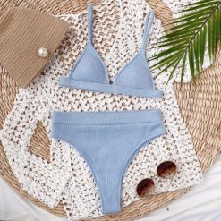 Bikini z figami regulowane na plażę Nellya. Zielone bikini Intica, bez wzorów. Za 139.00 zł.
