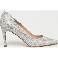 Solo Femme - Szpilki. Szare szpilki damskie Solo Femme, bez wzorów, z materiału, bez obcasa, na obcasie, bez zapięcia. W wyprzedaży za 239.90 zł.