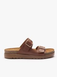 Brązowe klapki z dwoma paskami. Brązowe klapki damskie Ryłko, bez wzorów, ze skóry, z okrągłym noskiem, bez obcasa, na płaskiej podeszwie, bez zapięcia. Za 379.99 zł.