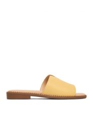 Lasocki Klapki CEO-RST-KM215-01 Żółty. Żółte klapki damskie Lasocki, bez wzorów, ze skóry, bez obcasa, bez zapięcia. Za 139.99 zł.