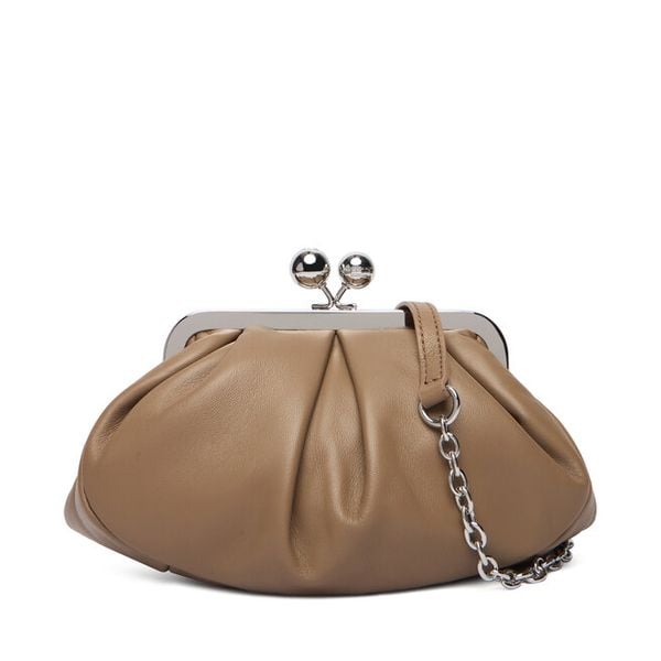 Torebka Weekend Max Mara. Brązowe torebki wieczorowe damskie Weekend Max Mara, bez wzorów, bez dodatków. Za 1,309.00 zł.