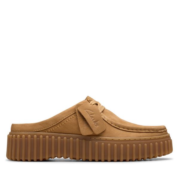 Klapki Clarks. Brązowe klapki damskie Clarks, bez wzorów, bez obcasa, bez zapięcia. Za 349.99 zł.