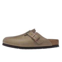 Klapki damskie Birkenstock Boston. Brązowe klapki damskie Birkenstock, bez wzorów, z materiału, bez obcasa, bez zapięcia. Za 592.65 zł.