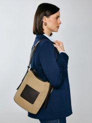 Torebka damska ze skóry naturalnej zamszowej beżowa Singari 801. Brązowe torebki klasyczne damskie Big Star, ze skóry, zamszowe, bez dodatków. Za 399.99 zł.