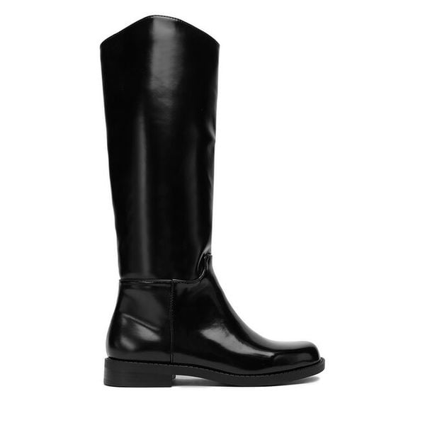 Kozaki DeeZee. Czarne kozaki damskie DeeZee, bez obcasa, na płaskiej podeszwie, bez zapięcia. Za 259.99 zł.