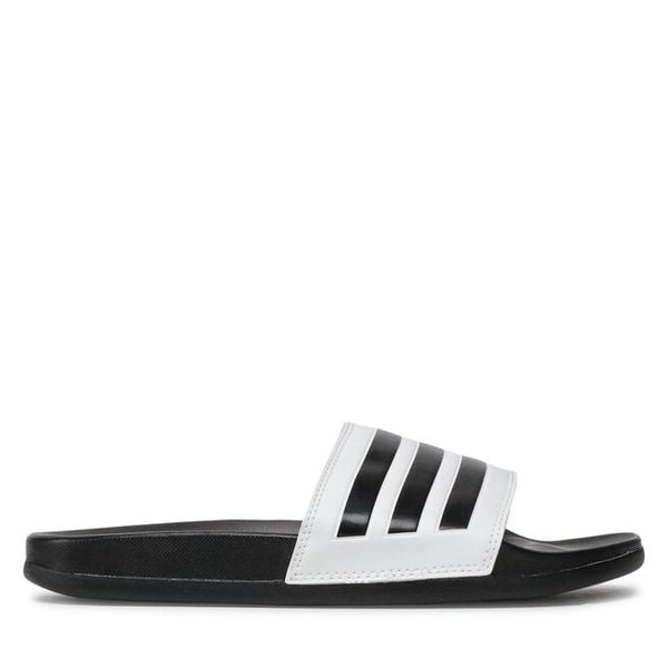 Klapki adidas. Białe klapki damskie Adidas, bez wzorów, bez obcasa, bez zapięcia. Za 149.99 zł.