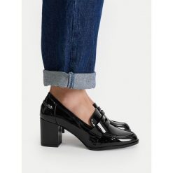 Półbuty JENNY. Czarne czółenka damskie Jenny, bez wzorów, bez obcasa, na obcasie. Za 139.99 zł.