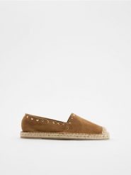 Zamszowe espadryle z okuciami - beżowy. Brązowe espadryle damskie Reserved, bez wzorów, z zamszu, bez obcasa. Za 159.99 zł.