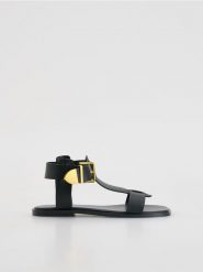 Skórzane sandały - czarny. Czarne sandały damskie Reserved, bez wzorów, ze skóry, bez obcasa, bez zapięcia. Za 159.99 zł.