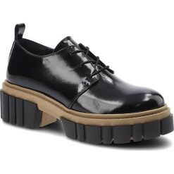 Czarne Półbuty Chebello Damskie Eleganckie Obuwie. Czarne półbuty damskie CheBello, bez wzorów, z lakierowanej skóry, bez obcasa, bez zapięcia. Za 269.00 zł.