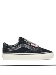 Vans Tenisówki Lx Old Skool Charms VN000EGYBPR1 Czarny. Czarne trampki damskie Vans, bez wzorów, ze skóry, bez zapięcia. Za 499.99 zł.