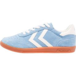 Hummel VICTORY Tenisówki i Trampki heritage blue. Niebieskie trampki chłopięce Hummel, z materiału. Za 269.00 zł.