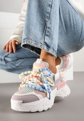 Biało-Różówe Sneakersy na Grubej Tłoczonej Podeszwie z Koralikami Zolvia. Białe obuwie sportowe damskie Born2be, bez zapięcia. Za 119.99 zł.