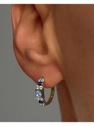 Les Petites Précieuses Pozłacane kolczyki-kreole z cyrkoniami rozmiar: onesize. Niebieskie kolczyki damskie Les Petites Précieuses, z cyrkonią, pozłacane. Za 144.92 zł.