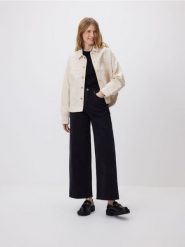 Jeansy wide leg comfort - czarny. Czarne jeansy damskie Reserved. Za 129.99 zł.