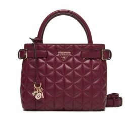 Torebka Guess. Czerwone kuferki damskie Guess, z aplikacjami, bez dodatków. Za 589.99 zł.