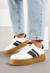 Białe Sneakersy w Stylu Klasycznych Tenisówek z Ozdobnymi Paskami Dellien. Białe obuwie sportowe damskie Born2be, z jeansu, bez zapięcia, tenisowe. Za 79.99 zł.