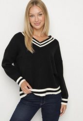Czarny Sweter z Domieszką Kaszmiru w Stylu Preppy Liendria. Czarne swetry klasyczne damskie Born2be, z dzianiny, bez kołnierzyka. Za 119.99 zł.